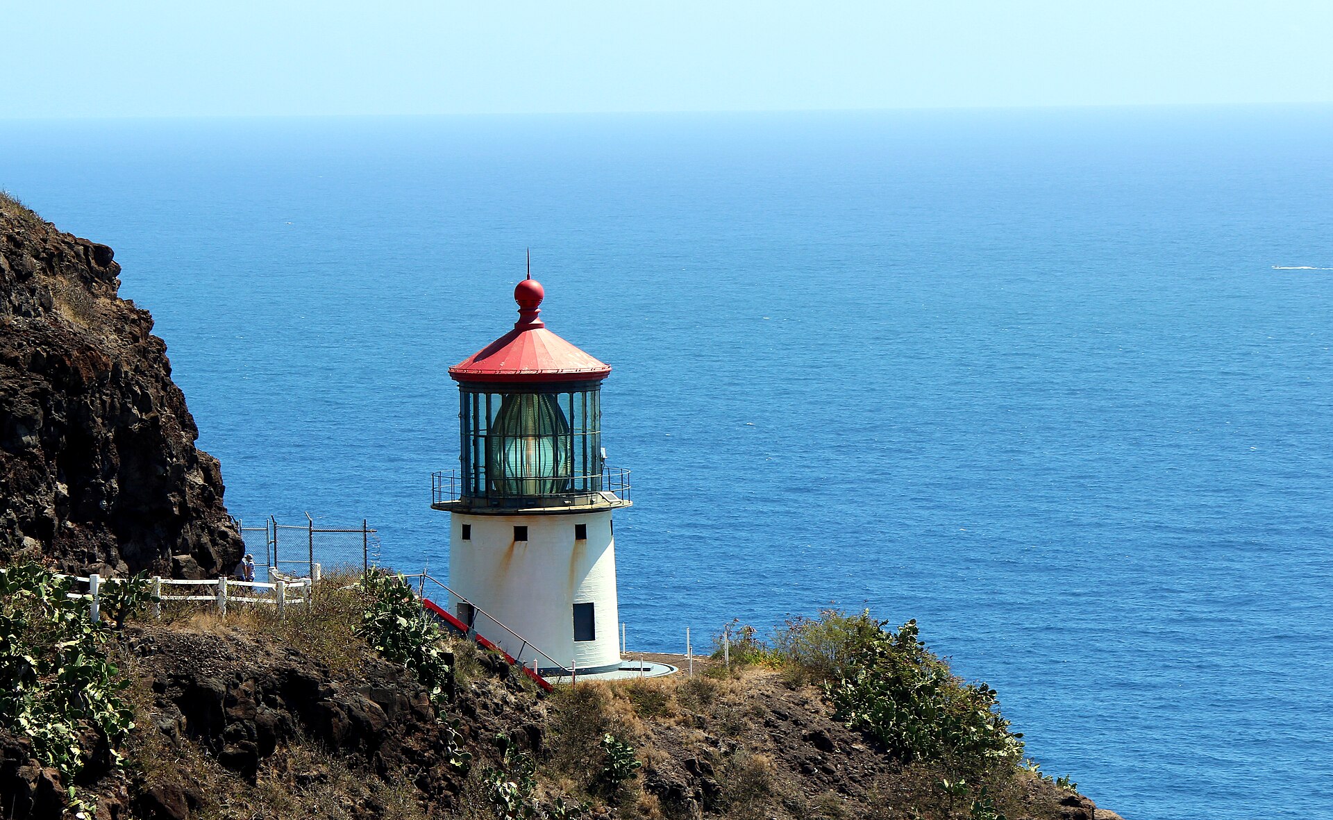 Makapuu Point Lighthouse, Oahu — dramatic cliffs above turquoise East Oahu ocean